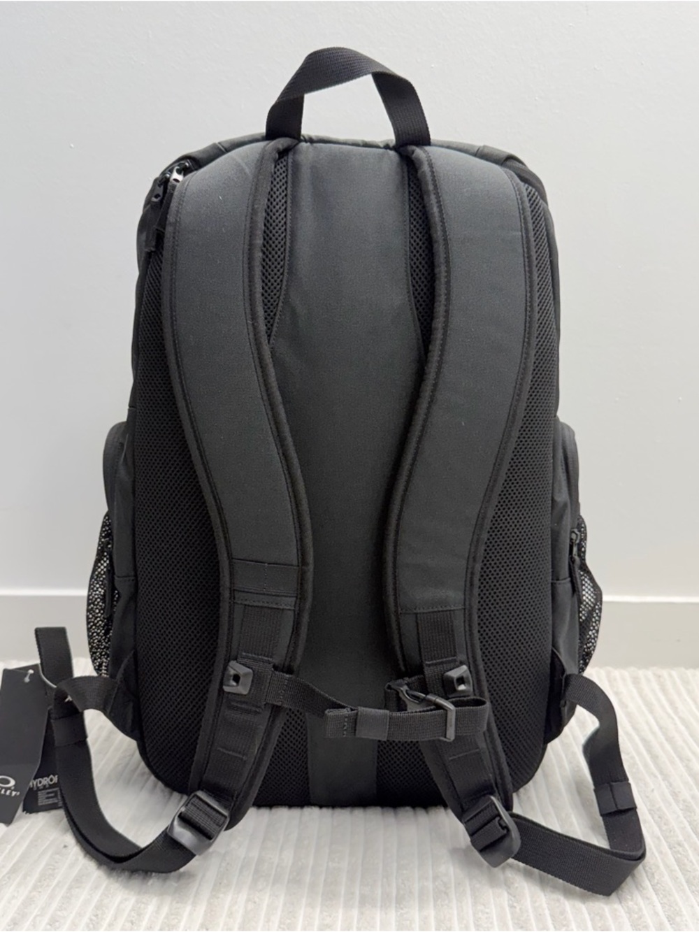 Oakley Enduro 3.0 Backpack - Picture 3 of 8